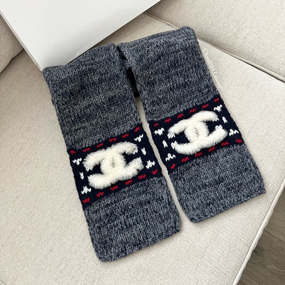 Auth BN Chanel CC Logo Blue Wool Knit Scarf/ Muffler - Picture 4 of 9